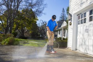 3 Reasons to Hire a Professional Power Washer