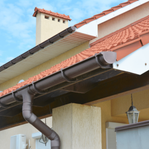 How to Clean House Gutters Without a Ladder: Effective Methods and Tools