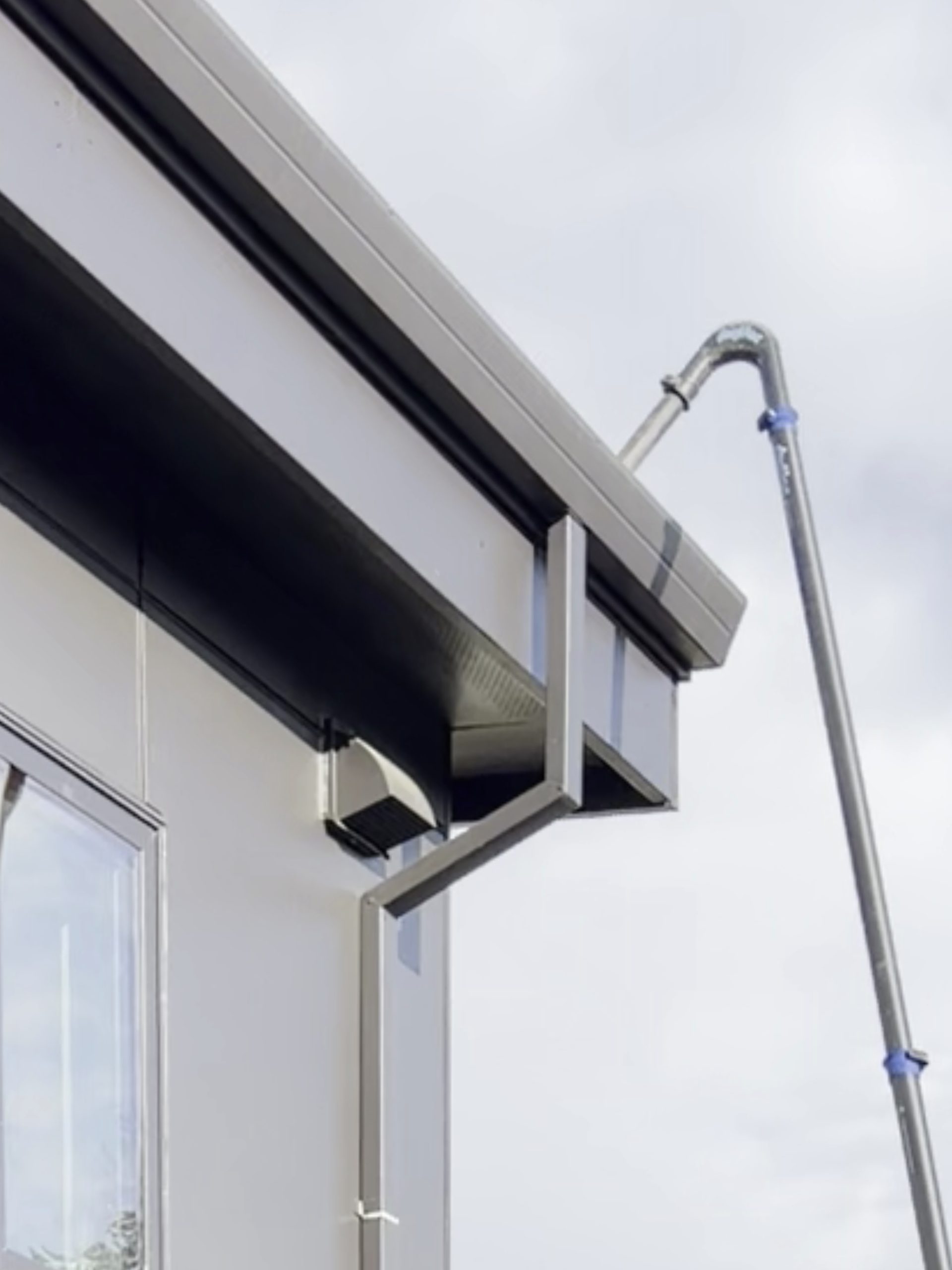 Window cleaning exterior